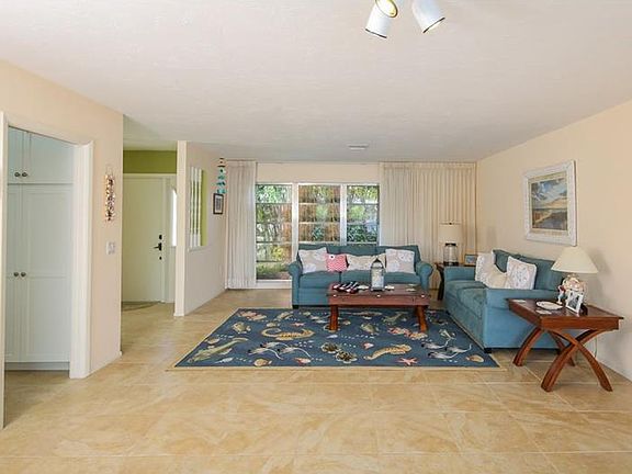 5th image of 1135 La Palma Ct