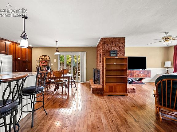 5th image of 1382 Allison Ave