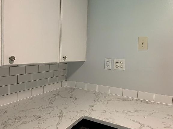 4th image of 213 Louise Cir