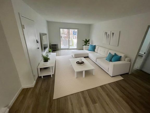 2nd image of 31 Vine St APT 31