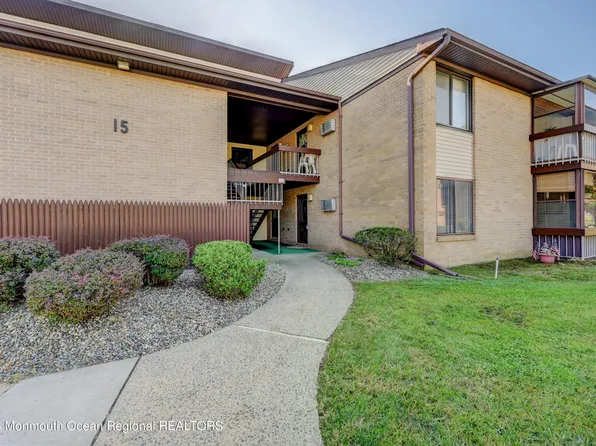 15 Pine Cluster Circle #E, Manalapan, NJ 07726