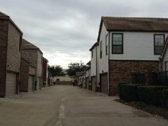 Exterior Neighborhood (street photo)