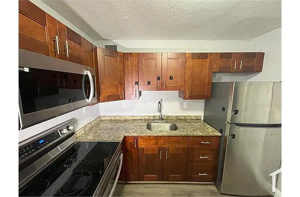 Building Photo - 5820 NW 12th St #H
