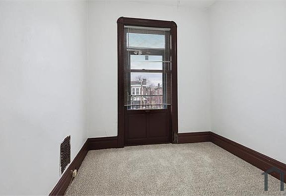 5th image of 3915 Sullivan Ave #2F