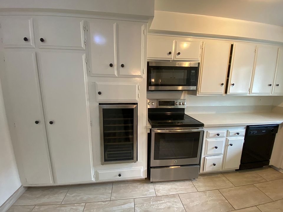 1st image of 11911 Gorham Ave APT 5