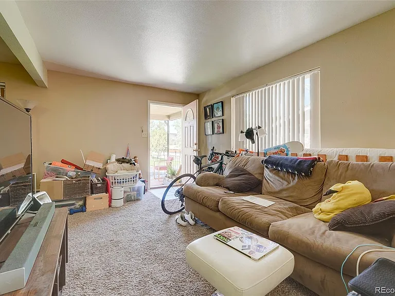 244 Laurel St — Photo 3
