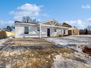 34 Tapered Oak Ln, Levittown, PA 19054