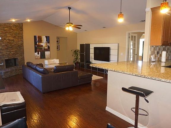 4th image of 6025 Pitch Pine Dr