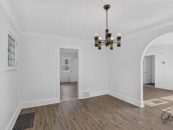 5th image of 14611 Sussex St