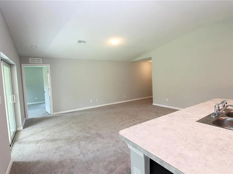 154 Australian Dr — Photo 5