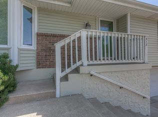 513 SE Colony Dr, Lees Summit, MO 64063