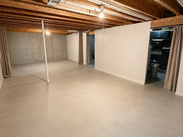 Huge unfinished basement!