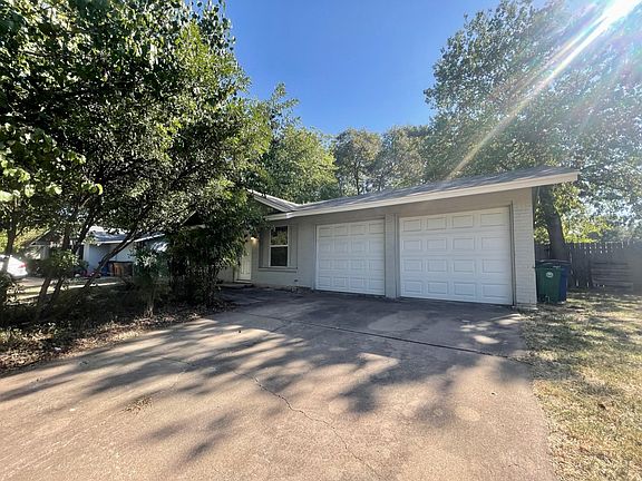 4th image of 813 Emerald Wood Dr