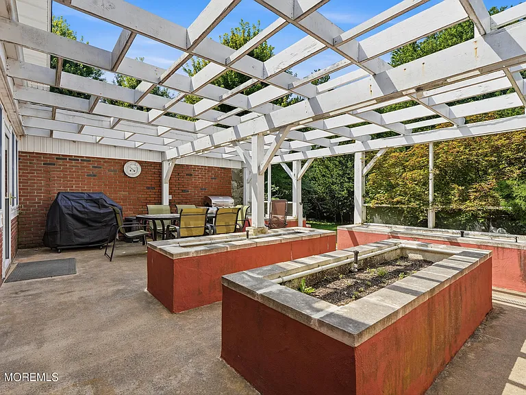 470 Monmouth Pl — Photo 48