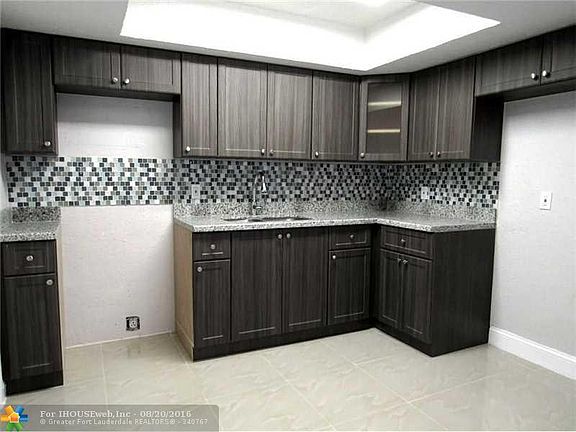 4th image of 101 NE 23rd Ct