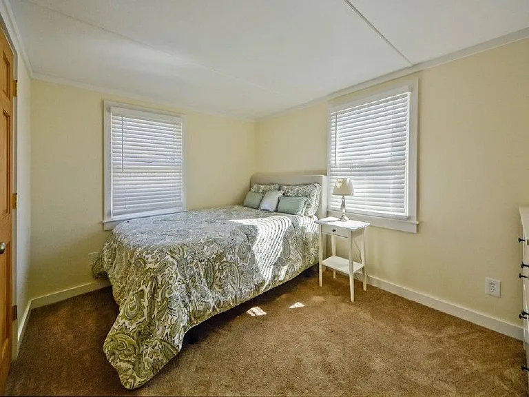 314 E Montauk Hwy — Photo 5