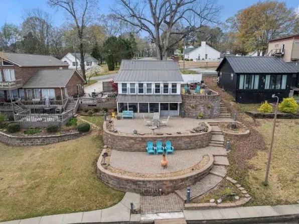 1910 Brentwood, Muscle Shoals, AL 35661