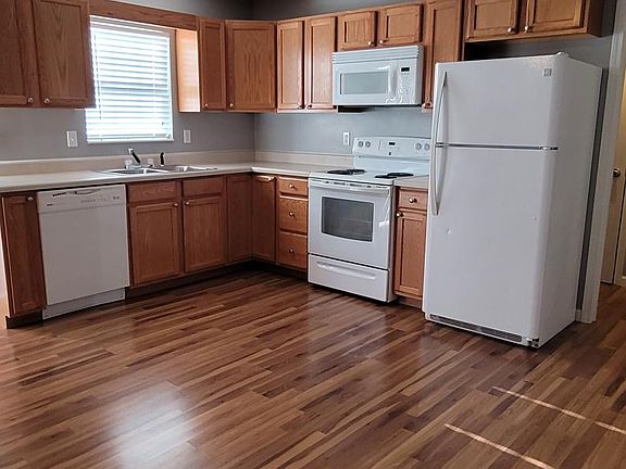 2nd image of 11 Fox Hollow Dr #11