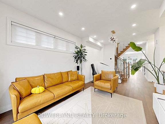 3rd image of 259 Dundas Way