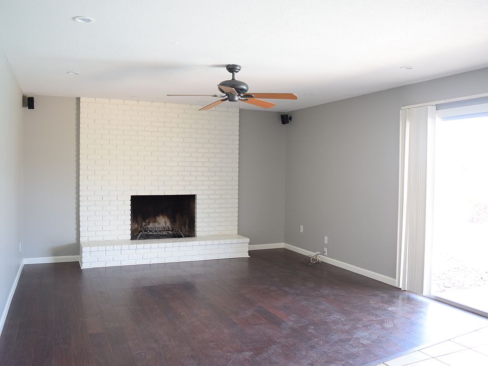 1st image of 2437 E Manhatton Dr