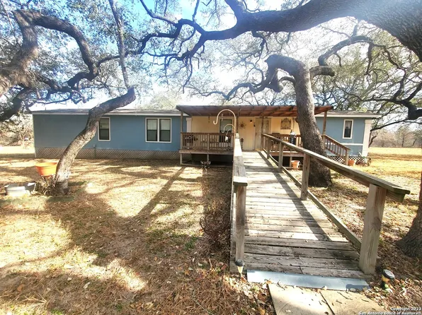 100 ALAMO GOLD LN, Poteet, TX 78065