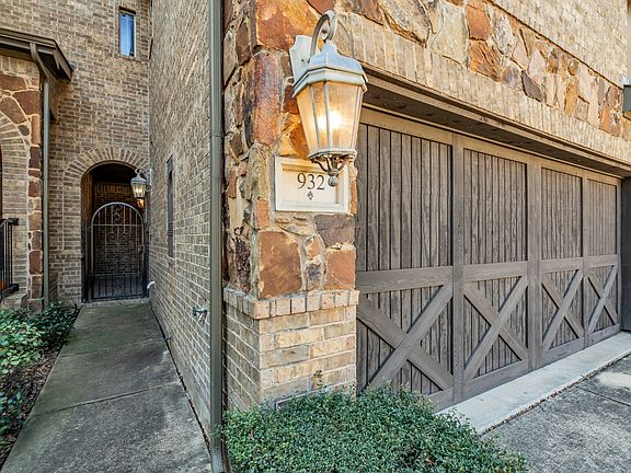 4th image of 932 Brook Forest Ln #1