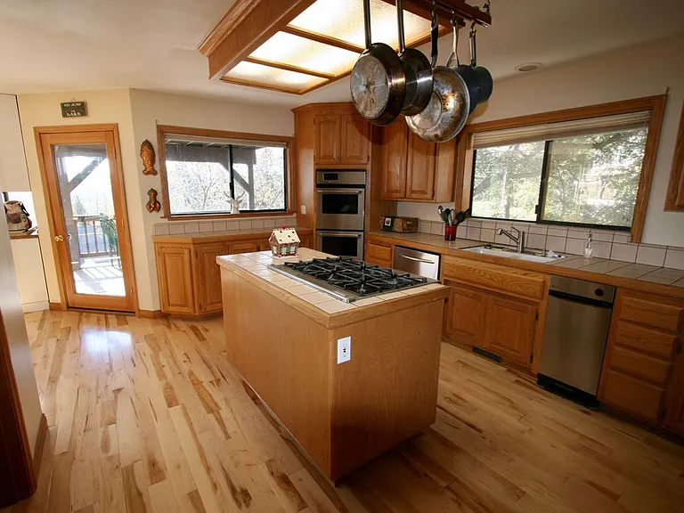 1273 Yosemite Dr — Photo 32