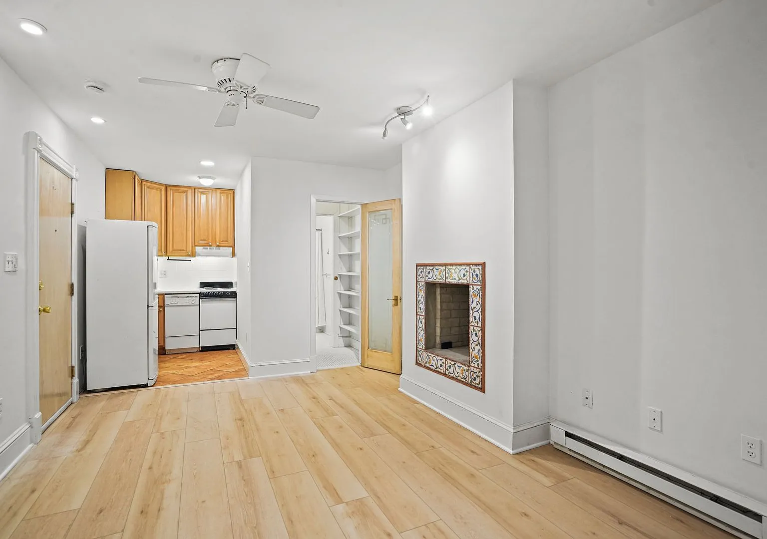 Adams Morgan Basement Studio | Original Character | Excellent Light — Photo 4