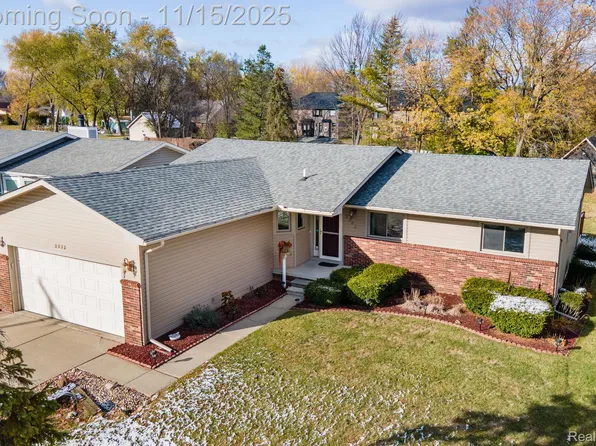 2383 Virginia Dr, Troy, MI 48083
