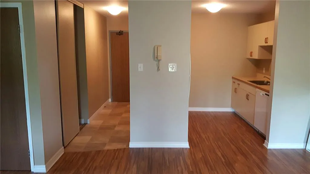 678 Evangeline Street — Photo 4