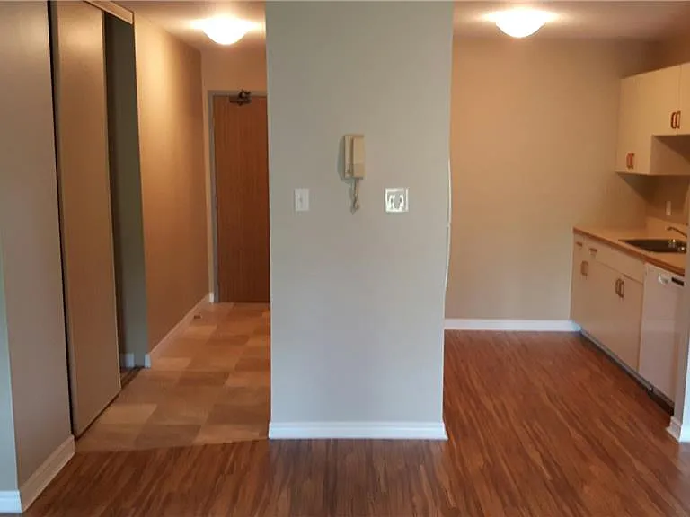 678 Evangeline St — Photo 4