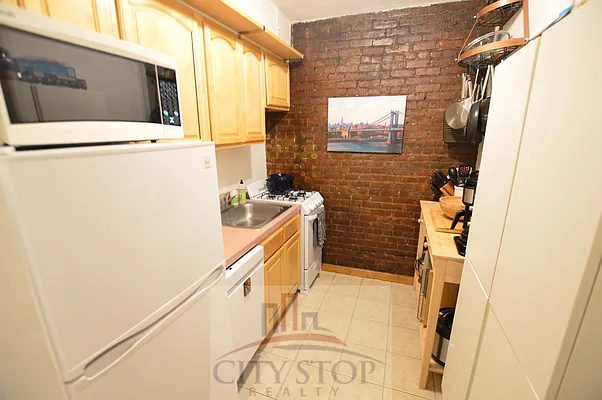 Rented by City Stop Realty | media 7