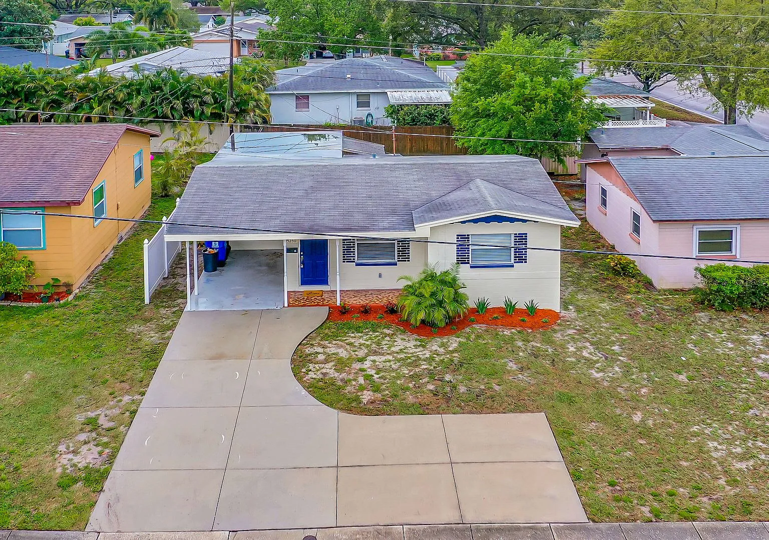 Available Now! Charming 3-Bedroom Home with Fenced Backyard in St. Petersburg! — Photo 3