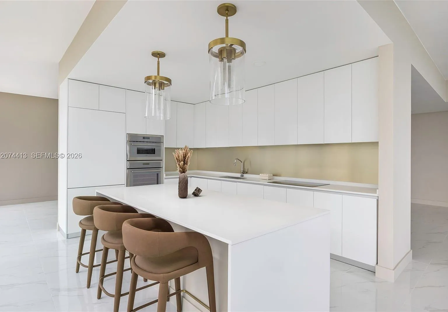 4 bed, 5.0 bath, 3812 sqft, $40,000 — Photo 4