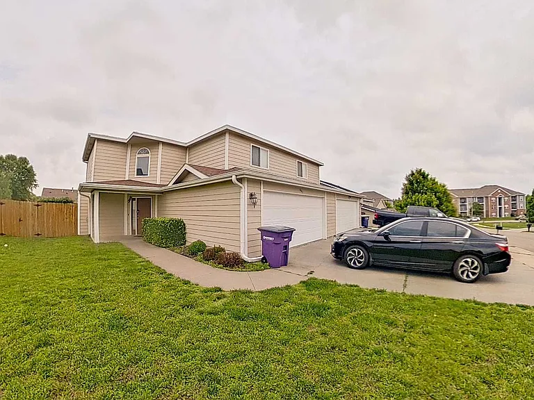 601 Harland Dr — Photo 9