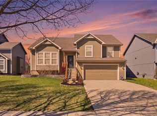 12376 S Quail Ridge Dr, Olathe, KS 66061