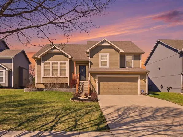 12376 S Quail Ridge Dr, Olathe, KS 66061