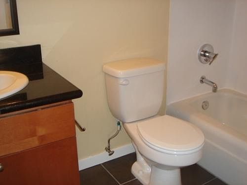5th image of 845 NE 125th St APT 303