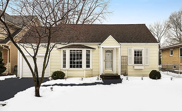 1st image of 136 Oak Ave