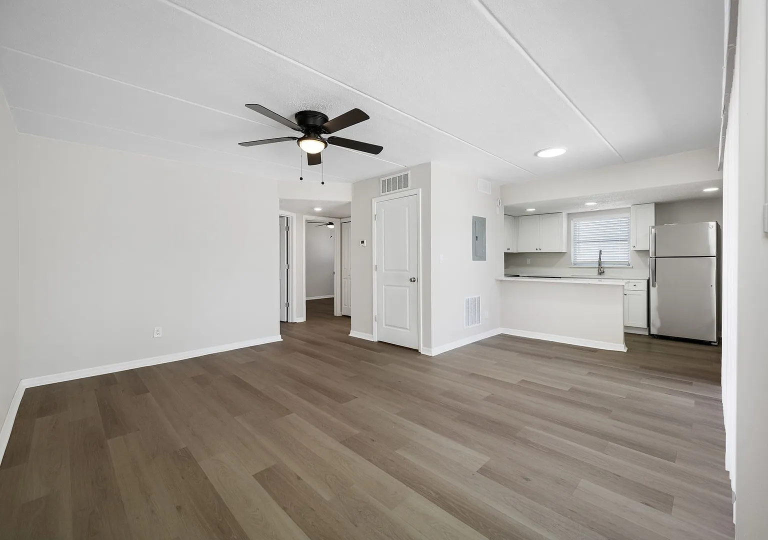 Sand Dune Apartments on St Pete Beach — Photo 1