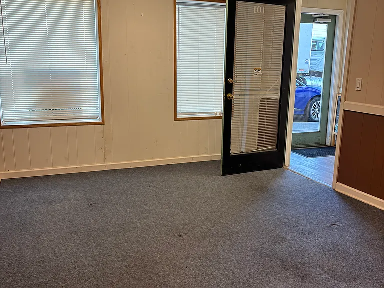 21152 Calistoga St — Photo 6