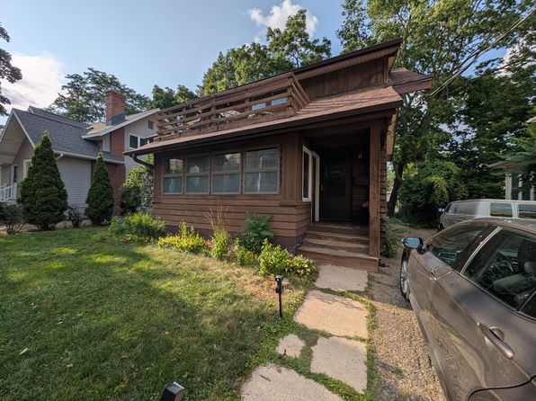 1812 W Lawn Ave