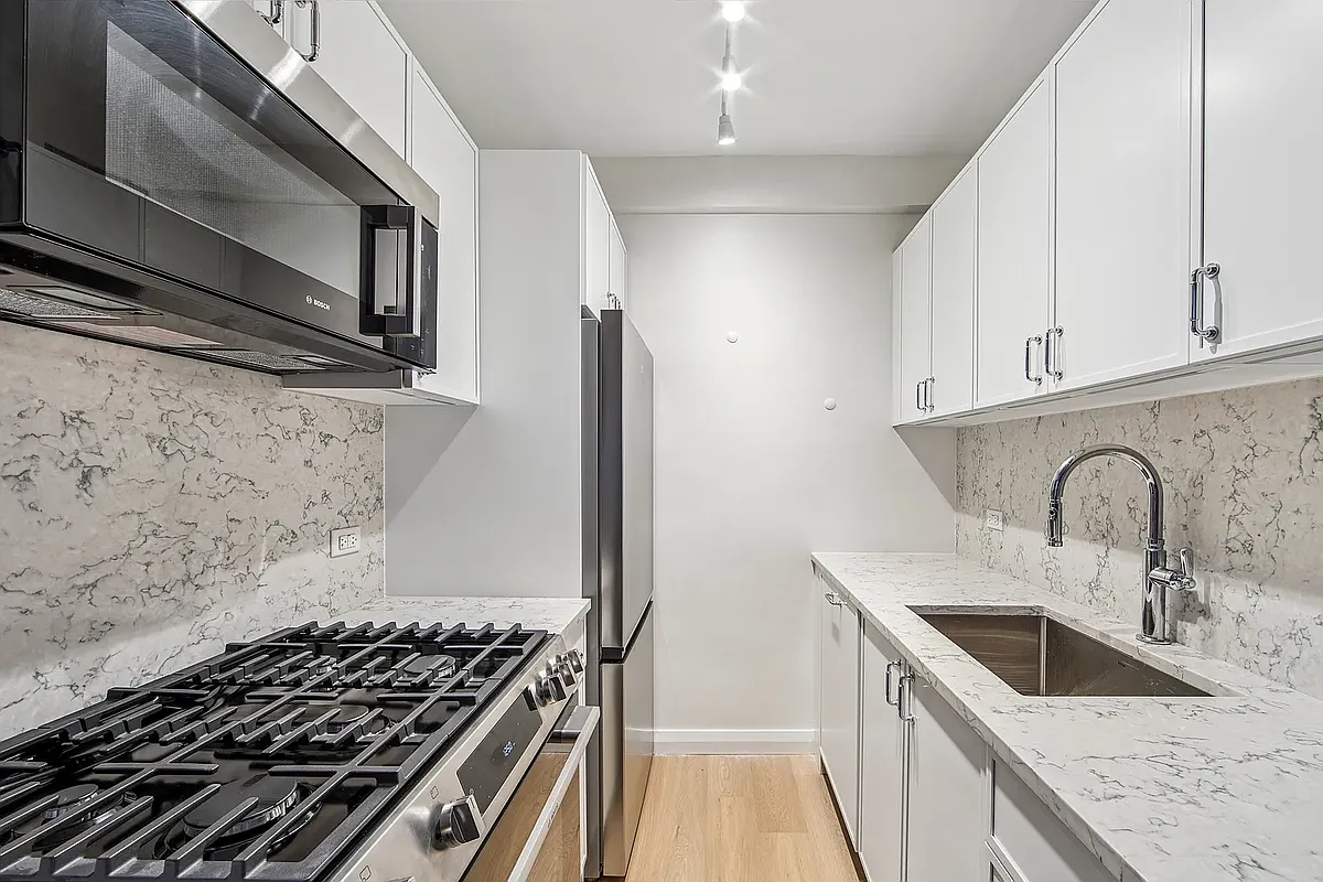 Building Photo - 85 E End Ave #10M