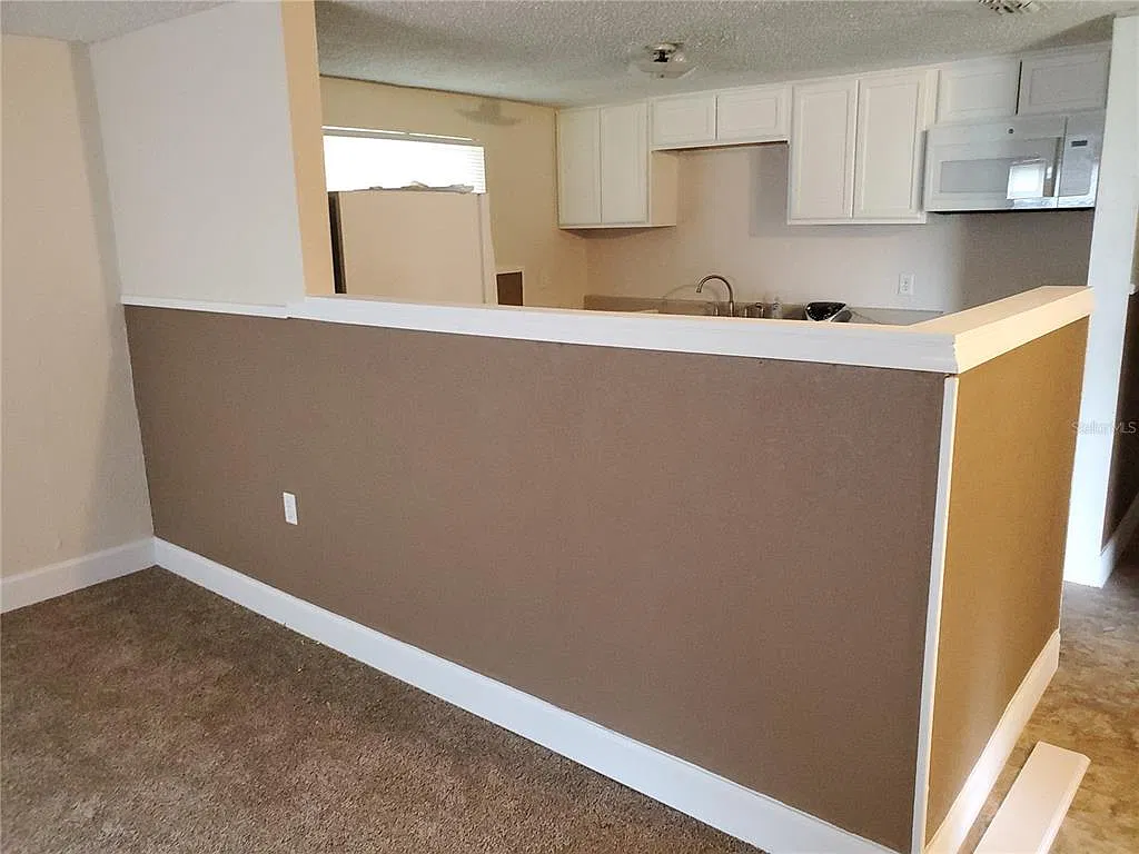 3 bed, 1.0 bath, 1077 sqft, $1,595 — Photo 2