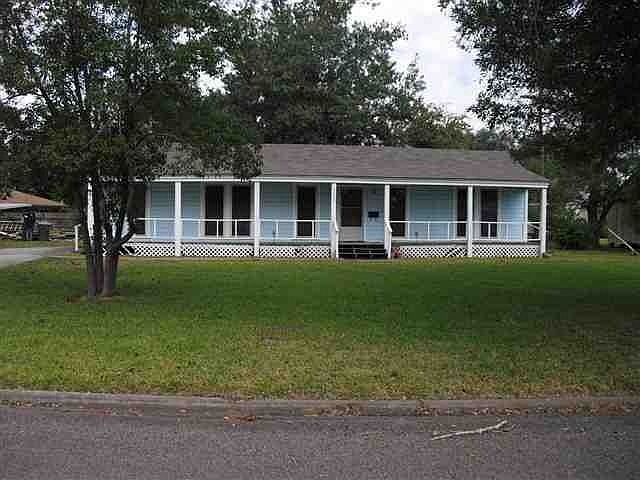 1st image of 3230 W Park Dr