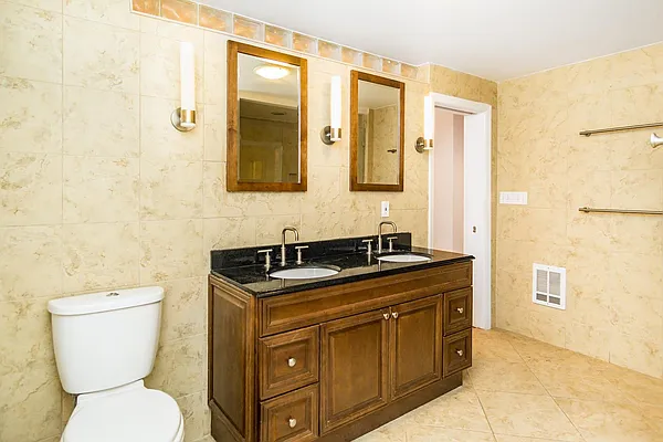 Rented by Century 21 Metropolitan | media 8