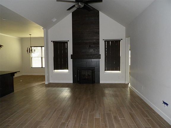 2nd image of 2305 Marjorie Ln