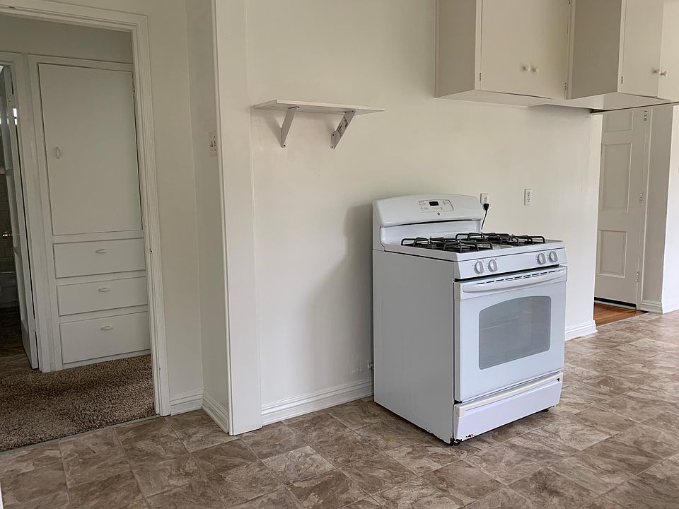 1st image of 182 E Barry Dr