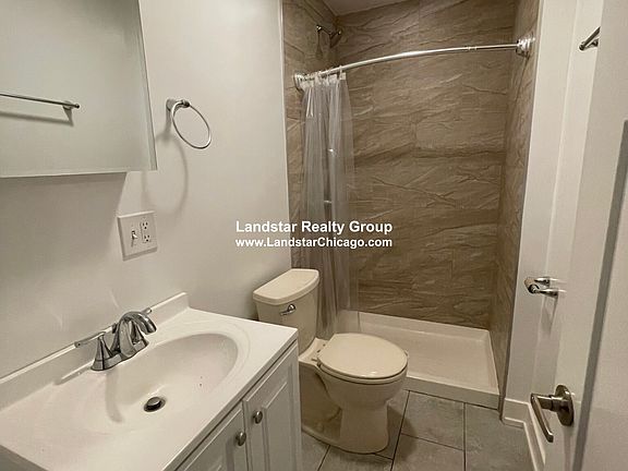 4th image of 2942 W Montrose Ave APT 1R