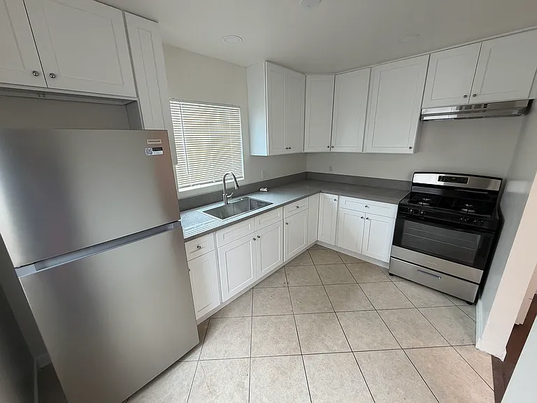 4027 Arden Dr — Photo 11